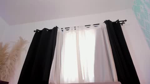 Amber  online show from November 2025 07:57:01 PM