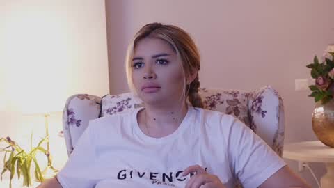 Amberseyes online show from January 2025 01:21:02 PM