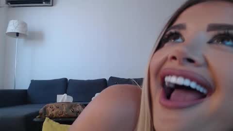 Amberseyes online show from September 2025 10:05:01 AM