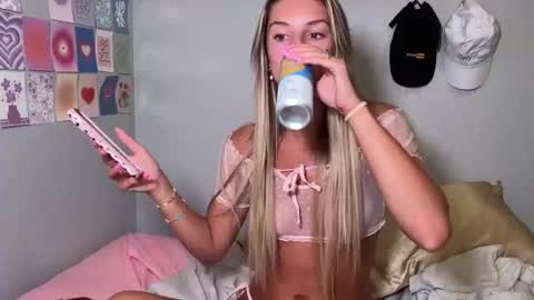 Snapshot of ambiebambiii chatting on May 2026 01:22:02 AM ambie bambi amber griz online show from May 2026 01:22:02 AM