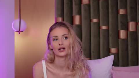 Amelia online show from December 2025 08:56:02 AM