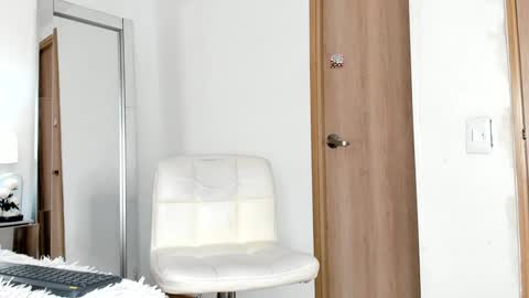 Snapshot of ameliajones_1 chatting on December 2024 01:53:02 PM Ameliajones online show from December 2024 01:53:02 PM