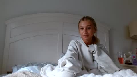 Snapshot of amelialombardi chatting on June 2026 11:03:02 PM Amelia Lombardi online show from June 2026 11:03:02 PM