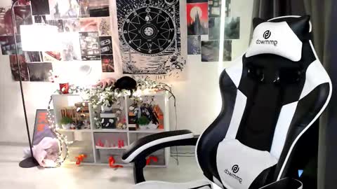 Amelia online show from November 2025 08:03:02 AM