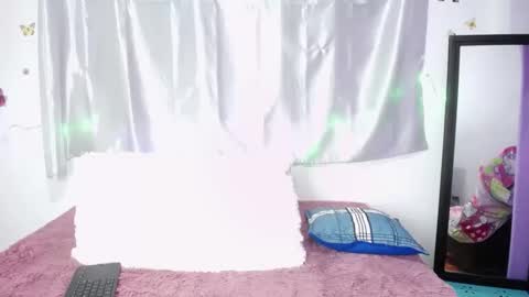 Snapshot of amelie01bronw chatting on January 2025 10:40:01 PM amelie brown online show from January 2025 10:40:01 PM