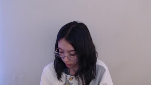 Snapshot of amelie_bss chatting on March 2025 10:43:02 PM Amelie online show from March 2025 10:43:02 PM