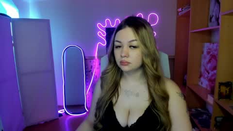 Snapshot of ameliepeach chatting on April 2026 01:58:02 AM Amelie online show from April 2026 01:58:02 AM