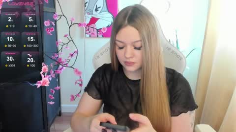 Snapshot of ameliepeach chatting on April 2026 05:16:02 AM Amelie online show from April 2026 05:16:02 AM