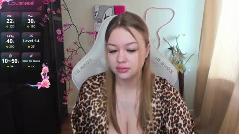 Snapshot of ameliepeach chatting on May 2026 01:25:02 AM Amelie online show from May 2026 01:25:02 AM
