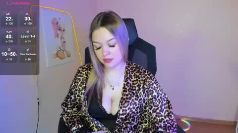 Snapshot of ameliepeach chatting on May 2026 04:11:02 PM Amelie online show from May 2026 04:11:02 PM
