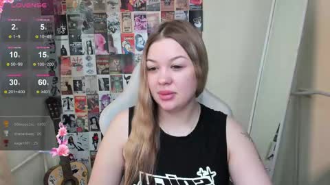 Snapshot of ameliepeach chatting on May 2026 04:17:01 AM Amelie online show from May 2026 04:17:01 AM