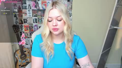 Snapshot of ameliepeach chatting on May 2026 08:23:01 AM Amelie online show from May 2026 08:23:01 AM