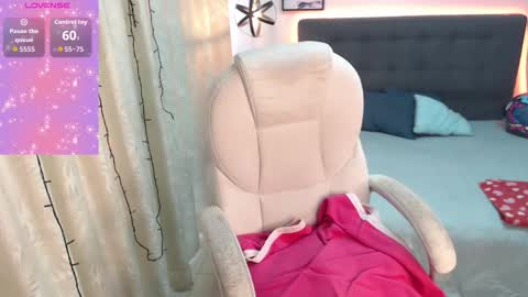 Amelie  online show from November 2025 04:42:01 PM