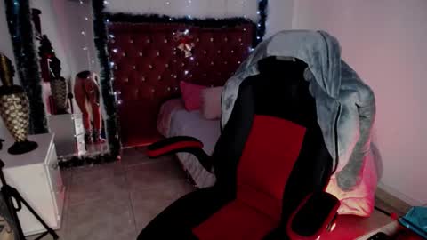 AMELIEROUS .. see you tomorrow  kisses online show from December 2024 07:38:02 PM