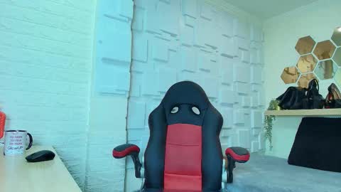 Amell Thomson online show from October 2025 11:29:01 AM