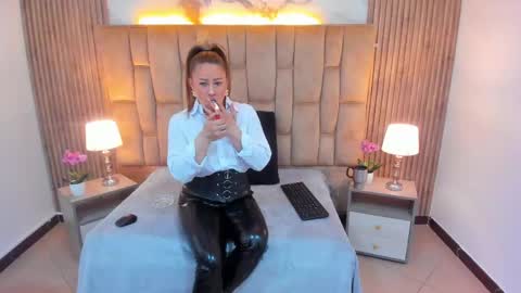 Snapshot of amell_thomson chatting on May 2026 11:27:02 AM Amell Thomson online show from May 2026 11:27:02 AM