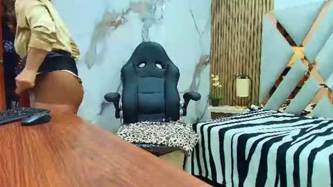 Snapshot of amell_thomson chatting on June 2026 10:39:02 AM Amell Thomson online show from June 2026 10:39:02 AM