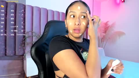 Snapshot of amelyamann chatting on February 2025 12:17:02 PM          online show from February 2025 12:17:02 PM