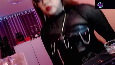 Queen Mireska online show from January 2026 03:27:01 PM