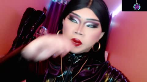 Queen Mireska online show from April 2026 04:04:01 PM