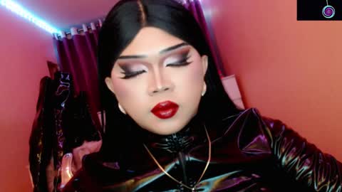 Snapshot of amiadoll chatting on May 2026 05:18:01 PM Queen Mireska online show from May 2026 05:18:01 PM