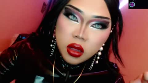 Snapshot of amiadoll chatting on June 2026 01:10:02 PM Queen Mireska online show from June 2026 01:10:02 PM