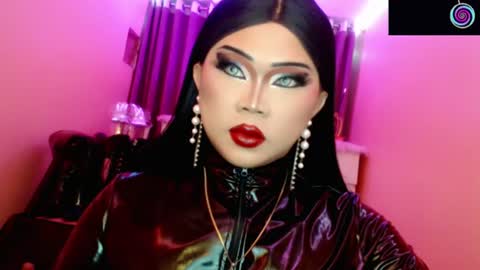 Snapshot of amiadoll chatting on July 2026 03:40:02 PM Queen Mireska online show from July 2026 03:40:02 PM