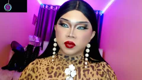 Snapshot of amiadoll chatting on July 2026 01:47:01 PM Queen Mireska online show from July 2026 01:47:01 PM