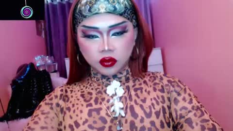 Snapshot of amiadoll chatting on July 2026 11:50:02 AM Queen Mireska online show from July 2026 11:50:02 AM