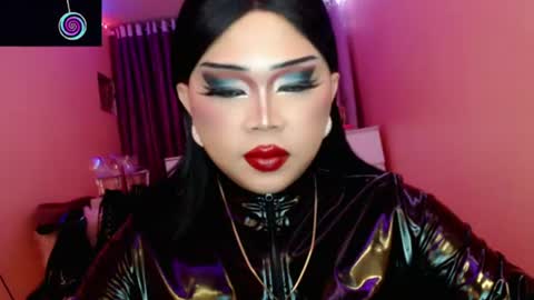 Snapshot of amiadoll chatting on July 2026 05:00:02 PM Queen Mireska online show from July 2026 05:00:02 PM