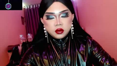 Snapshot of amiadoll chatting on July 2026 02:05:02 PM Queen Mireska online show from July 2026 02:05:02 PM