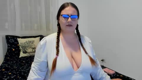 Amira Vyxen online show from March 2026 05:04:01 PM