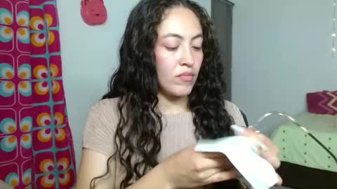 amitlu_ online show from October 2025 07:14:01 PM