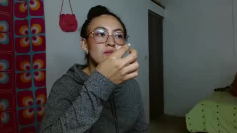 amitlu_ online show from October 2025 09:41:01 PM