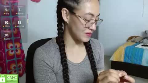 amitlu_ online show from November 2025 12:32:01 AM