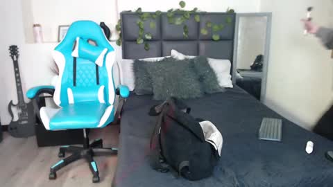 Amnesia online show from September 2025 01:04:01 PM