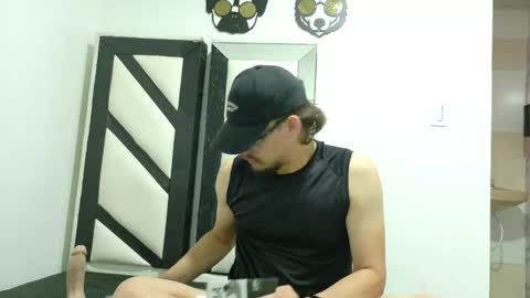 Josue AMo online show from October 2025 10:01:01 PM