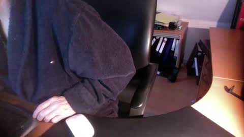 Snapshot of amor2200 chatting on December 2024 08:22:02 AM Amor2200 online show from December 2024 08:22:02 AM