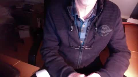 Snapshot of amor2200 chatting on December 2024 03:57:01 PM Amor2200 online show from December 2024 03:57:01 PM