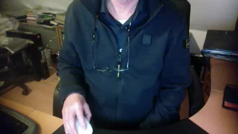 Snapshot of amor2200 chatting on January 2025 07:35:02 PM Amor2200 online show from January 2025 07:35:02 PM