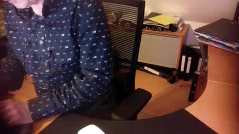 Snapshot of amor2200 chatting on January 2025 08:32:02 PM Amor2200 online show from January 2025 08:32:02 PM