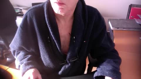 Snapshot of amor2200 chatting on February 2025 12:08:02 PM Amor2200 online show from February 2025 12:08:02 PM