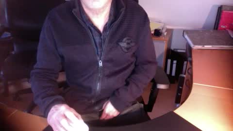 Snapshot of amor2200 chatting on February 2025 03:32:01 PM Amor2200 online show from February 2025 03:32:01 PM