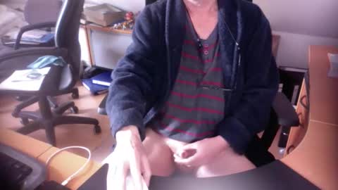 Snapshot of amor2200 chatting on February 2025 01:07:01 PM Amor2200 online show from February 2025 01:07:01 PM