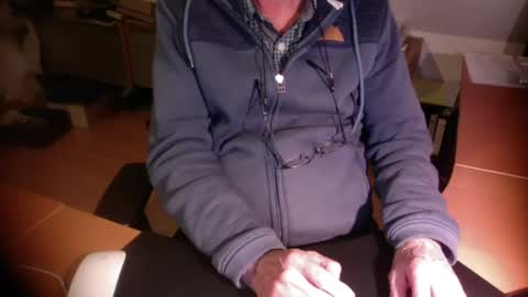 Amor2200 online show from October 2025 07:20:01 PM