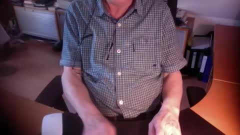 Amor2200 online show from April 2026 06:03:02 PM