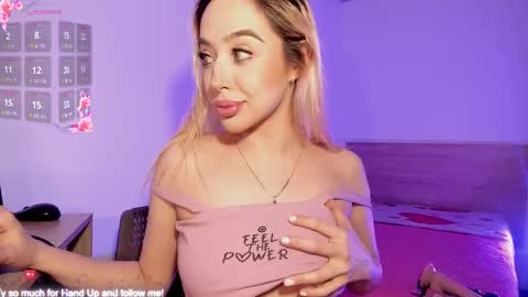 Snapshot of amorkiss chatting on September 2025 03:40:02 AM Amorkiss online show from September 2025 03:40:02 AM