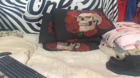 Amuy online show from December 2025 05:02:02 AM