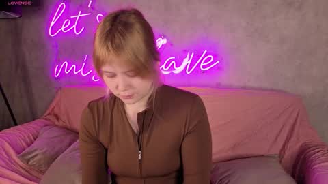 Amy online show from November 2025 12:09:01 AM