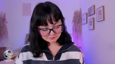 Snapshot of amy_lit chatting on September 2025 08:12:02 PM Hello I am Allison Welcome to my room and let is have a good time together whith me online show from September 2025 08:12:02 PM